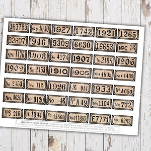 K&ouml;nnte beinhalten: Ein Blatt mit nummerierten Aufklebern im Vintage-Stil mit braunem Hintergrund und schwarzen R&auml;ndern. Die Zahlen reichen von 76 bis 16653. Der Text "BETTY'S CUSTOM DESIGNS FOR PERSONAL PRINTED USE ONLY. THIS IS A COPYRIGHTED DESIGN. DO NOT SELL, ALTER, OR DISTRIBUTE IN DIGITAL FORM. MAY BE USED AS AN ELEMENT IN ITEMS YOU SELL." ist unten aufgedruckt.