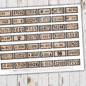 K&ouml;nnte beinhalten: Ein Blatt mit Etiketten im Vintage-Stil aus braunem Papier mit schwarzem Text und Rahmen. Die Etiketten zeigen verschiedene Zahlen, Daten und W&ouml;rter, wie "Tarif 1874", "Nr. 367" und "98".