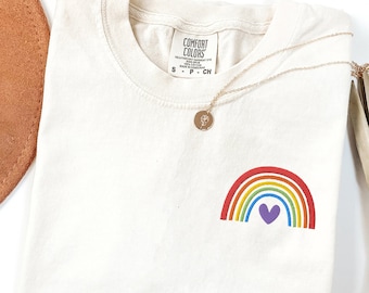 Shirt regenboog geborduurd, LGBTQ+ Pride-T-shirt, inclusief Love Heart T-shirt, Pride Month-shirt, Gay Lesbian Trans-cadeau, Comfort Colors-T-shirt