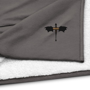 BRODERAD Premium Fouth Wing Sherpa-filt, Basgiath War College, Dragon Rider Violet Sorrengail Xaden Riorson Fantasy Book Reader-present