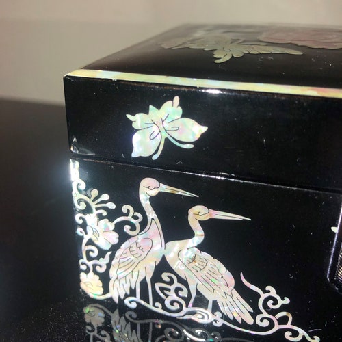 Traditional Korean shell-lacquared Jewerly shops Box : Najeon-chilgi