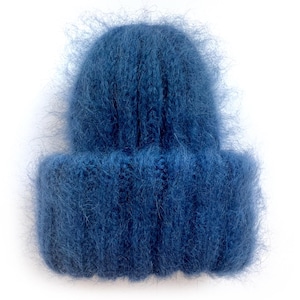 Slouchy Mohair Mütze - Handgestrickte Mohair Mütze in der Farbe INDIGO