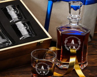 Personalized Old Fashioned Whiskey Decanter & 4 Glasses – Engraved Christmas Gift for Men, Groomsmen, or Dad – Classic Barware Set for Him