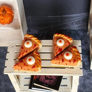 Dollhouse spooky food for Halloween - Miniature pumpkin pie - Scary Halloween food for dolls