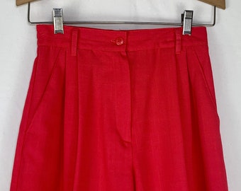 Vintage Shorts – High-Rise Pleated Shorts in Red