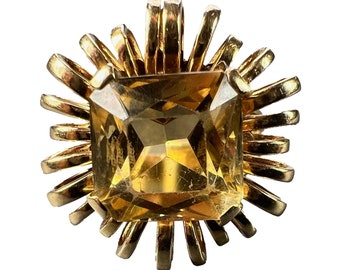 8.42 Carat Citrine 18 Karat Yellow Gold Retro Spring Cocktail Ring