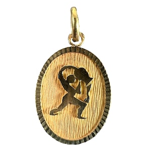 French Aquarius Starsign Zodiac 18K Yellow Gold Charm Medal Pendant