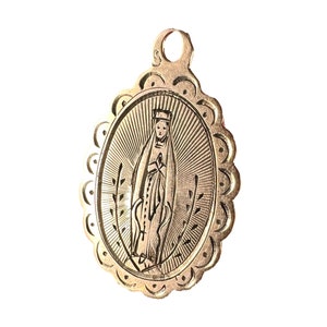 Colgante con dije de oro rosa de 18 quilates de la Virgen María francesa Notre Dame de Lourdes