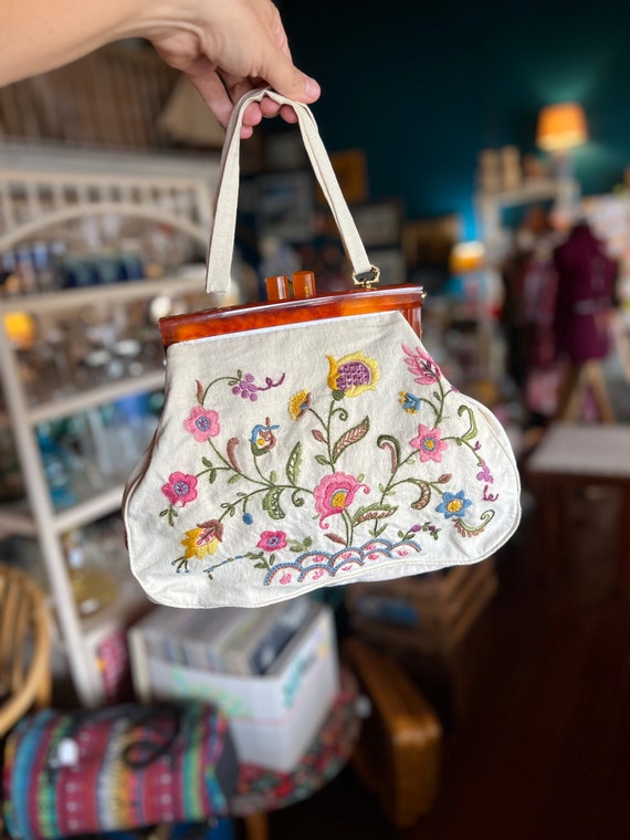 Vintage Embroidered Linen Handbag with Lucite Acr… - image 1