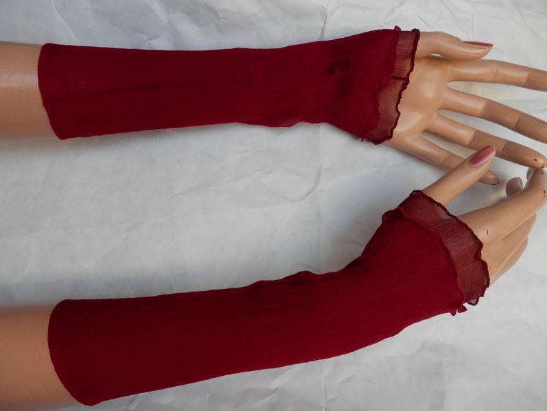 Arm warmers made of crinkle silk, cherry red and burgundy image 3