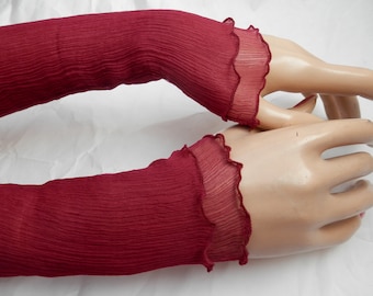 Arm warmers made of crinkle silk, plain red. cherry red