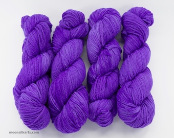 Eldritch Violet DK | Handgefärbte 100% superfeine Merinowolle | Ultraweich | DK Gewicht | Indie gefärbt
