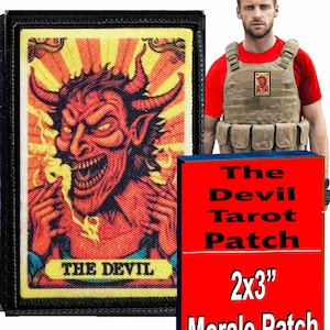 Könnte beinhalten: Ein roter und gelber Morale-Patch mit einem Cartoon-Teufel mit Hörnern und rotem Hintergrund. Der Patch ist 2x3 Zoll groß und trägt den Schriftzug "The Devil Tarot Patch" in Schwarz.