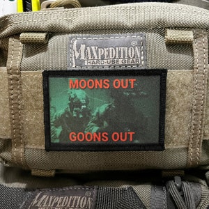 Patch moral Moons Out Goons Out - 2x3&quot; gancho e laço