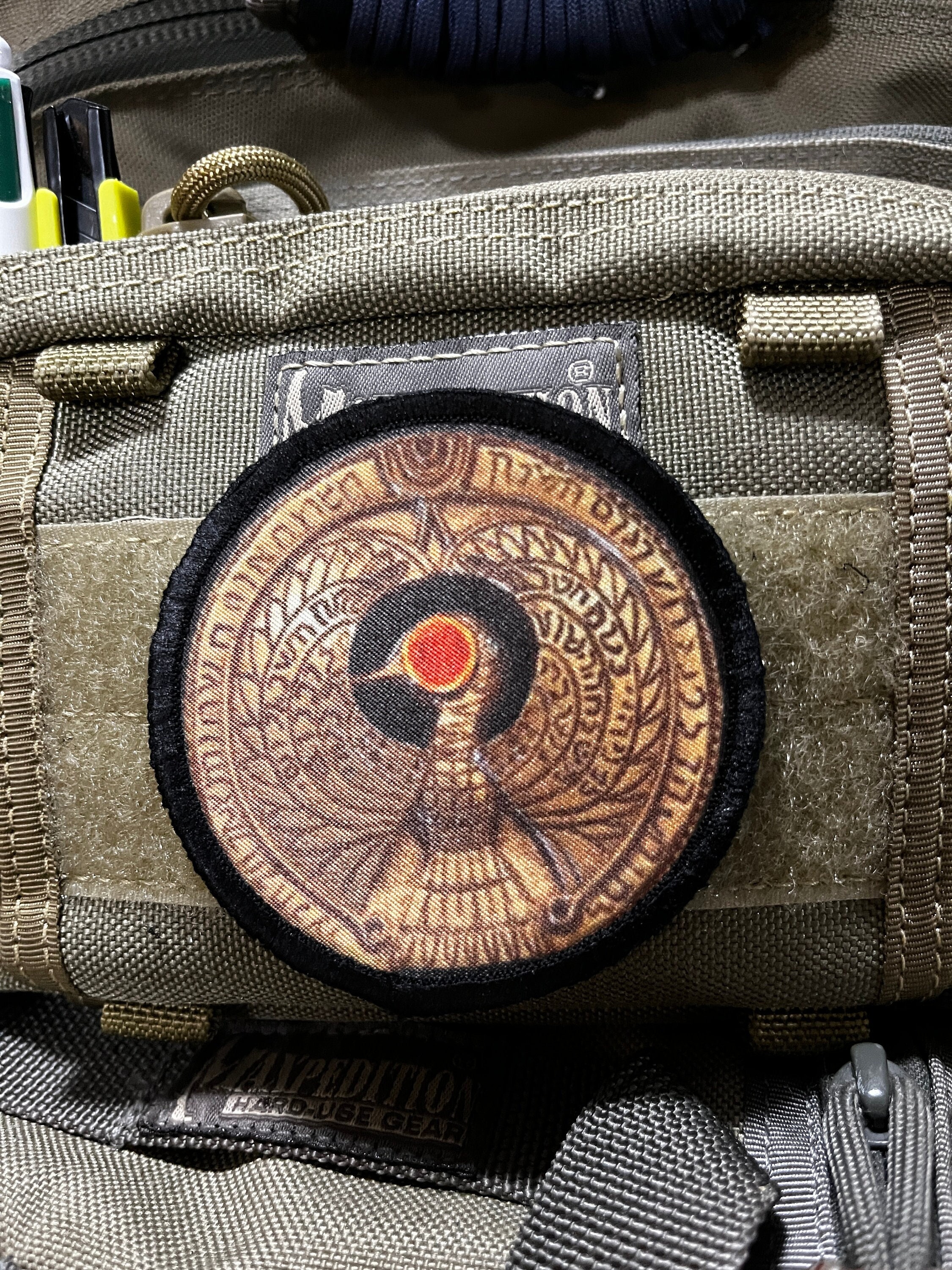 Collana Trendy con Ciondolo Cappello e Frusta di Indiana Jones, Gioielli Ispirati al Film 'I Pirati dell'Arca Perduta' per Fan Collana Trendy con Ciondolo Cappello e Frusta di Indiana Jones, Gioielli Ispirati al Film 'I Pirati dell'Arca Perduta' per Fan