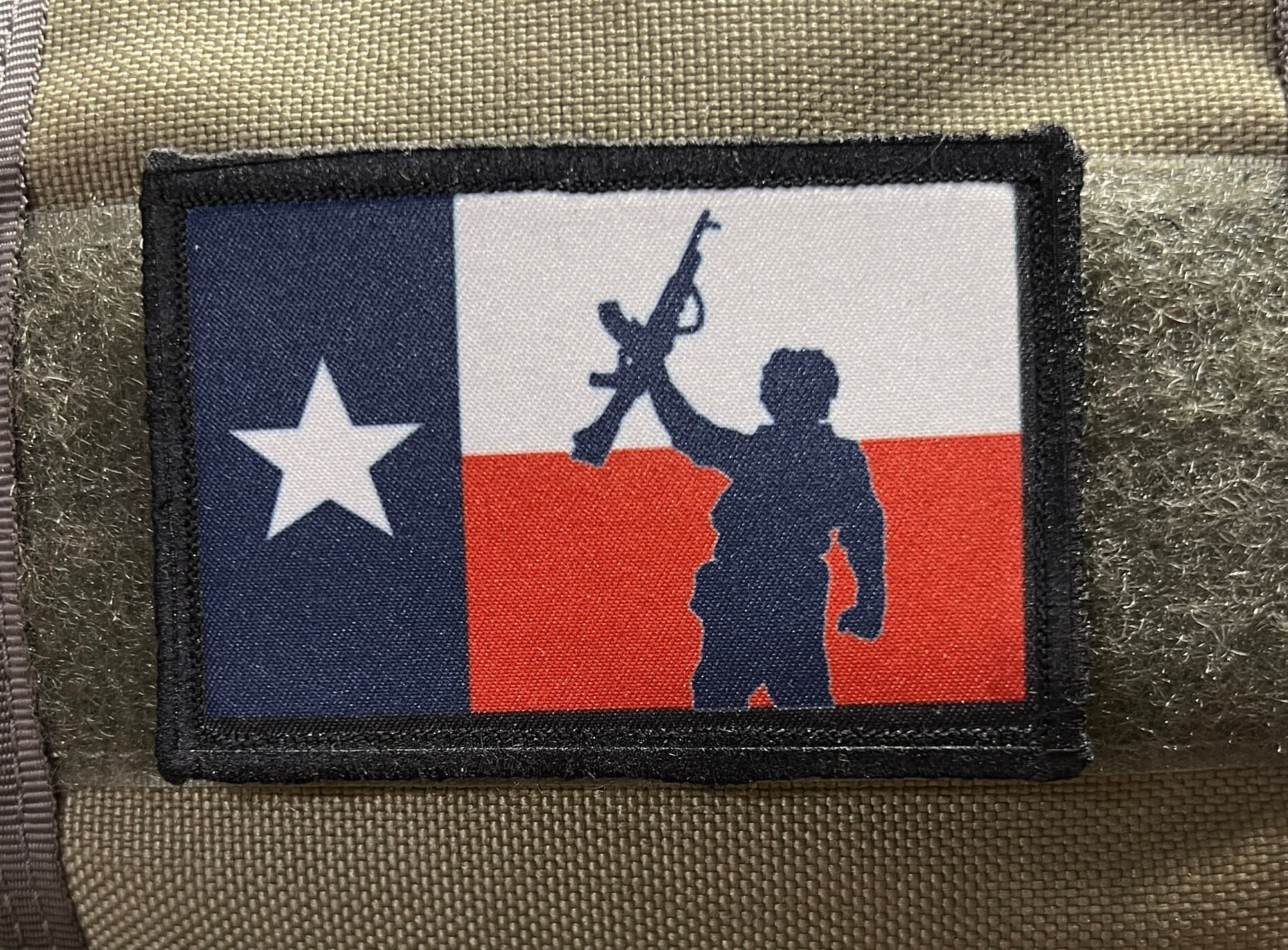 Wolverine De X-men Feroz E Inflexible Cortando Enemigos Con Garras De Adamantio Usando Un Casco - Foto 5