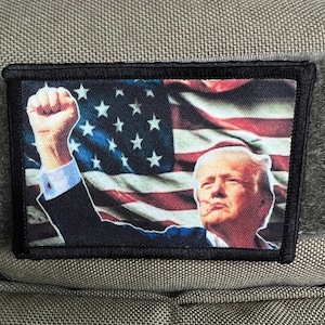 Parche de moral del presidente Trump con puño en alto: parche patriótico con gancho y bucle