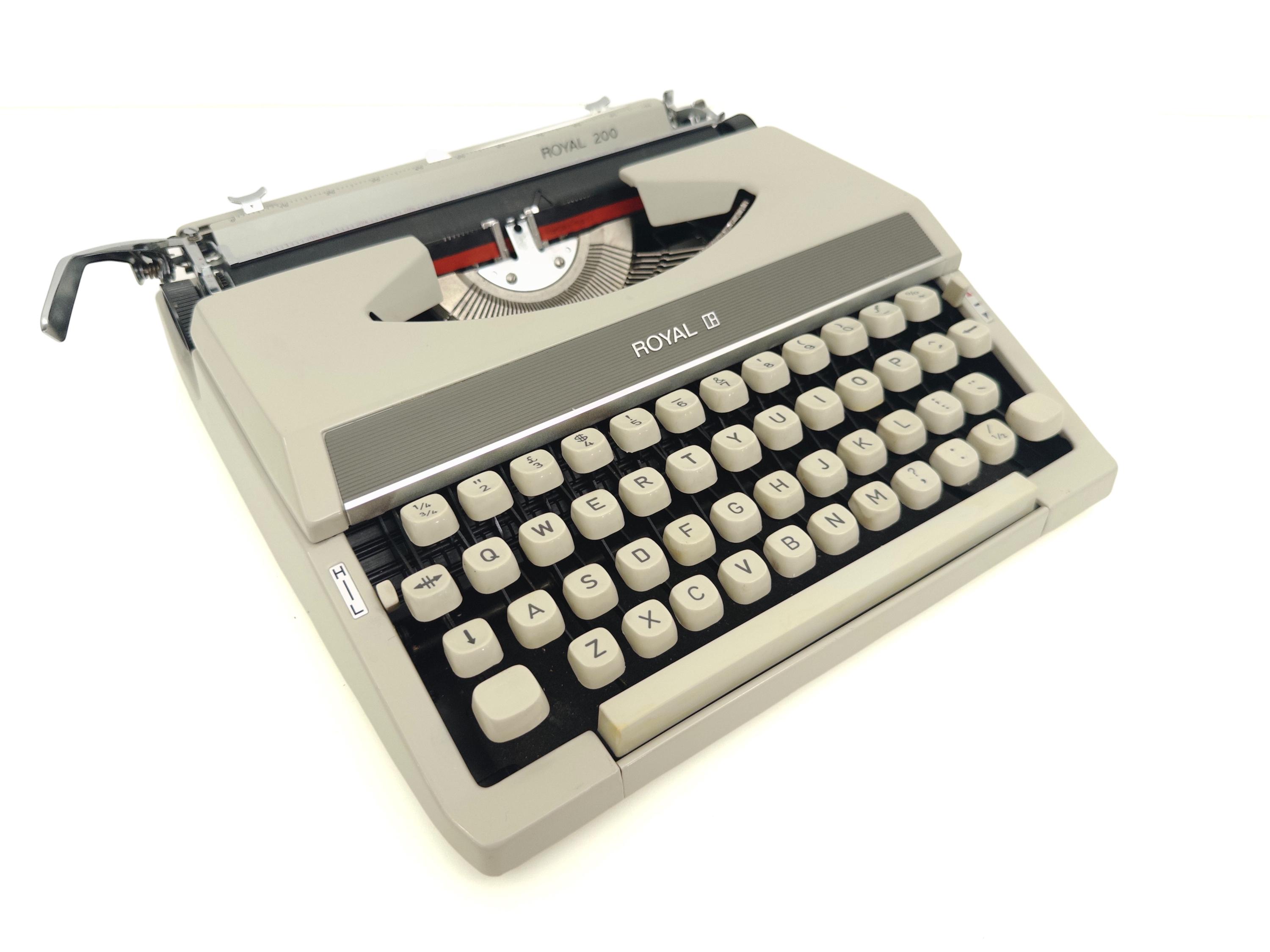 ロイヤル POYAL ポータブルタイプライター200 Royal 200、改良型タイプライター - 動作 + 新しいリボン 1970 年代頃