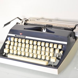 Triumph Gabriele 35 Working + new ribbon vintage typewriter Made in West Germany 70s