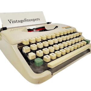 Olympia splendid 33, typewriter revised - Working + new ribbon circa 1970s QWERTY vintage portable typewriter
