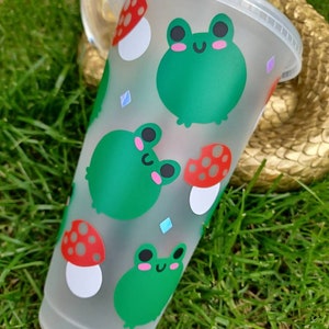 Reusable Frog and Mushroom Tumbler- Frosted tumbler 24oz- cottagecore Decore - Alternative birthday gift