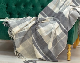 Koc z wełny kaszmirowej: ręcznie robiony, przytulny w kratę
