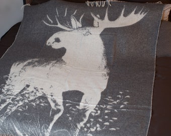 Narzuta z wełny, wzór łosia, wystrój domku