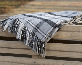 Narzuta wełniana: Geometryczna krata, narzuta na sofę, prezent dla rodziny