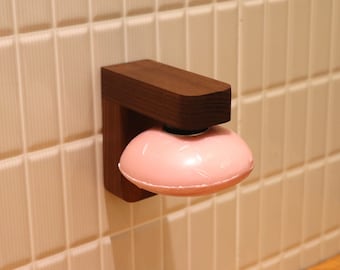 Jabonera magnética Somanna con madera de fresno carbonizado