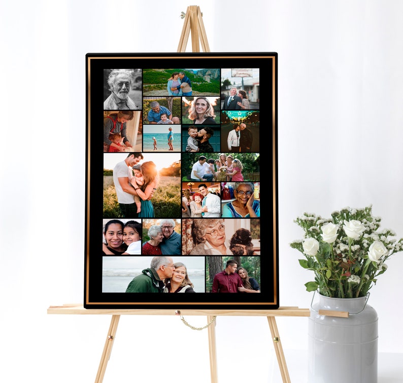 K&ouml;nnte beinhalten: Eine schwarze gerahmte Collage aus Familienfotos. Die Collage zeigt eine Vielzahl von Fotos von Menschen unterschiedlichen Alters und verschiedener Ethnien. Die Fotos sind in einem Raster angeordnet und durch d&uuml;nne schwarze Linien getrennt. Die Collage ist auf einem Holzstaffelei montiert.