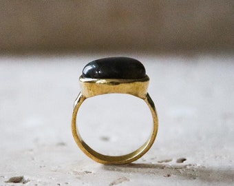 Großer Onyx-Ring aus Messing in Gold – handgefertigter, ovaler Ring mit schwarzem Stein