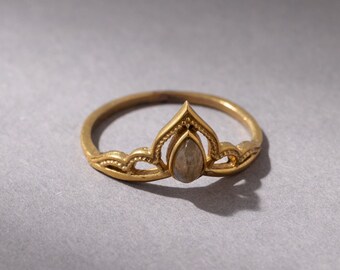 Tiara Kronen Ring mit Labradorit Spitze