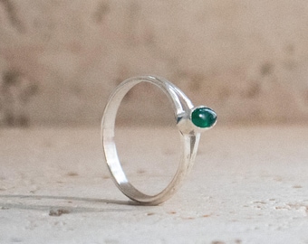 Anillo pequeño de ónix de plata de ley 925 – anillo ovalado hecho a mano con piedra verde