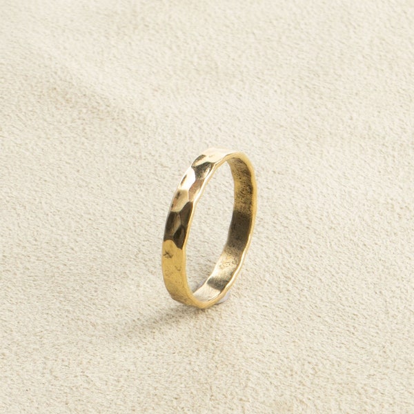 Gehämmerter Ring aus Messing handgemacht gold