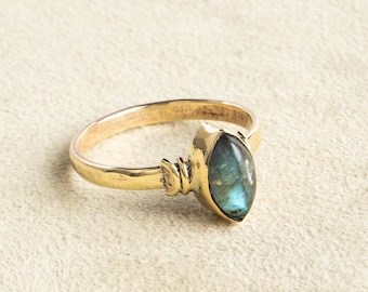 Labradorite ring with oval stone eye gold eye-shaped handmade