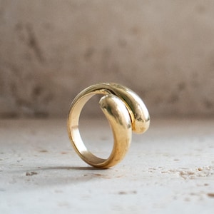 Offener, doppelter Chunky-Ring aus Messing in Gold – handgefertigter, größenverstellbarer Ring