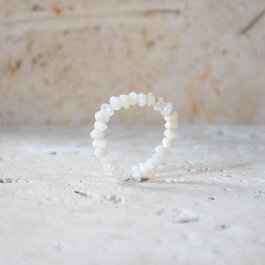 Perlmutt Ring – Handgefertigter Ring auf Gummiband