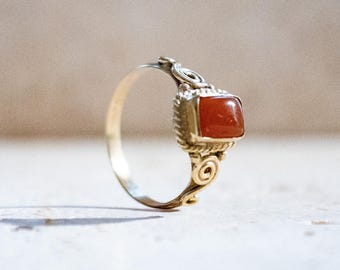 Red agate ring in Art Nouveau style – handmade, gold-plated brass ring with a rectangular stone