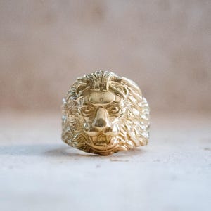 Lion head ring made of brass in gold – handmade Leo ring