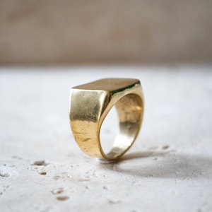 Anillo de sello grueso latón oro hecho a mano