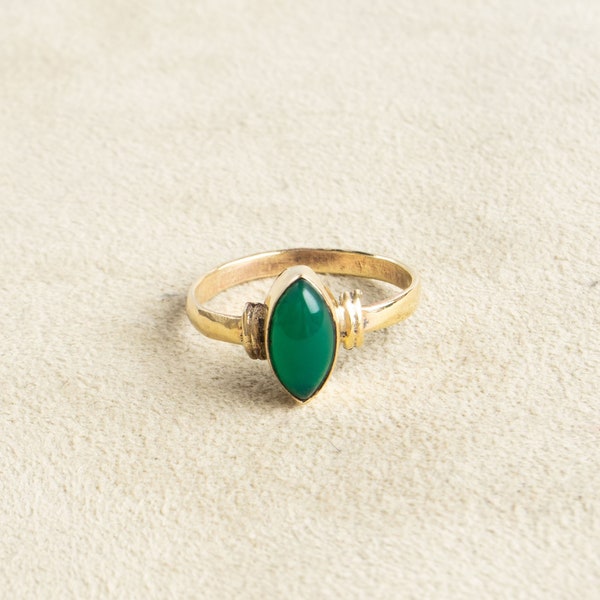 Green onyx ring with oval stone gold handmade
