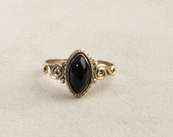 Anello con pietra preziosa onice ovale nero giocoso