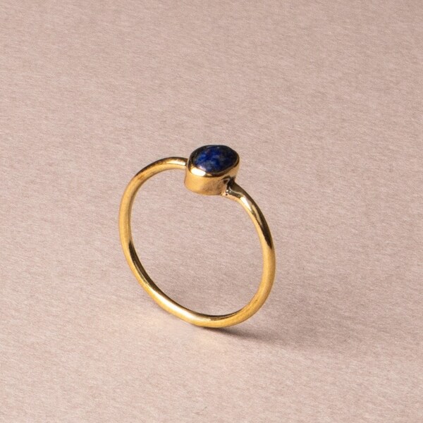 Feiner Lapis Lazuli Ring mit ovalem Stein