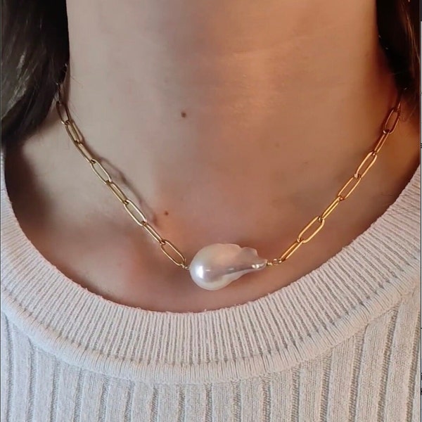 Collier trombone avec grosse perle d'eau douce dorée