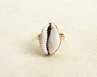 Großer Ring mit Kauri Muschel gold handgemacht