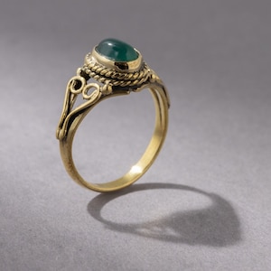 Green onyx ring with oval stone playful gold handmade