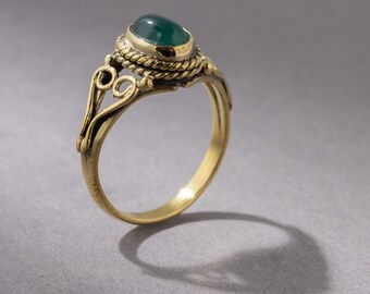 Green onyx ring with oval stone playful gold handmade