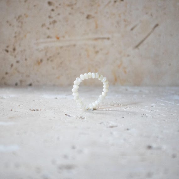 Perlmutt-Ring – handgefertigter, elastischer Ring