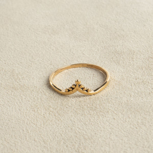 Chevron ring gold with balls