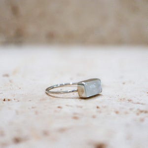 Regenbogenmondstein Ring eckig aus 925 Sterling Silber / Mondstein Ring